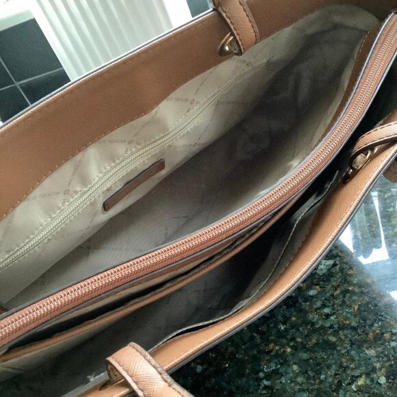 MICHAEL KORS WALSH BROWN LUGGAGE MEDIUM TOTE BAG - Picture 8 of 8